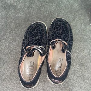 leapird print hey dudes